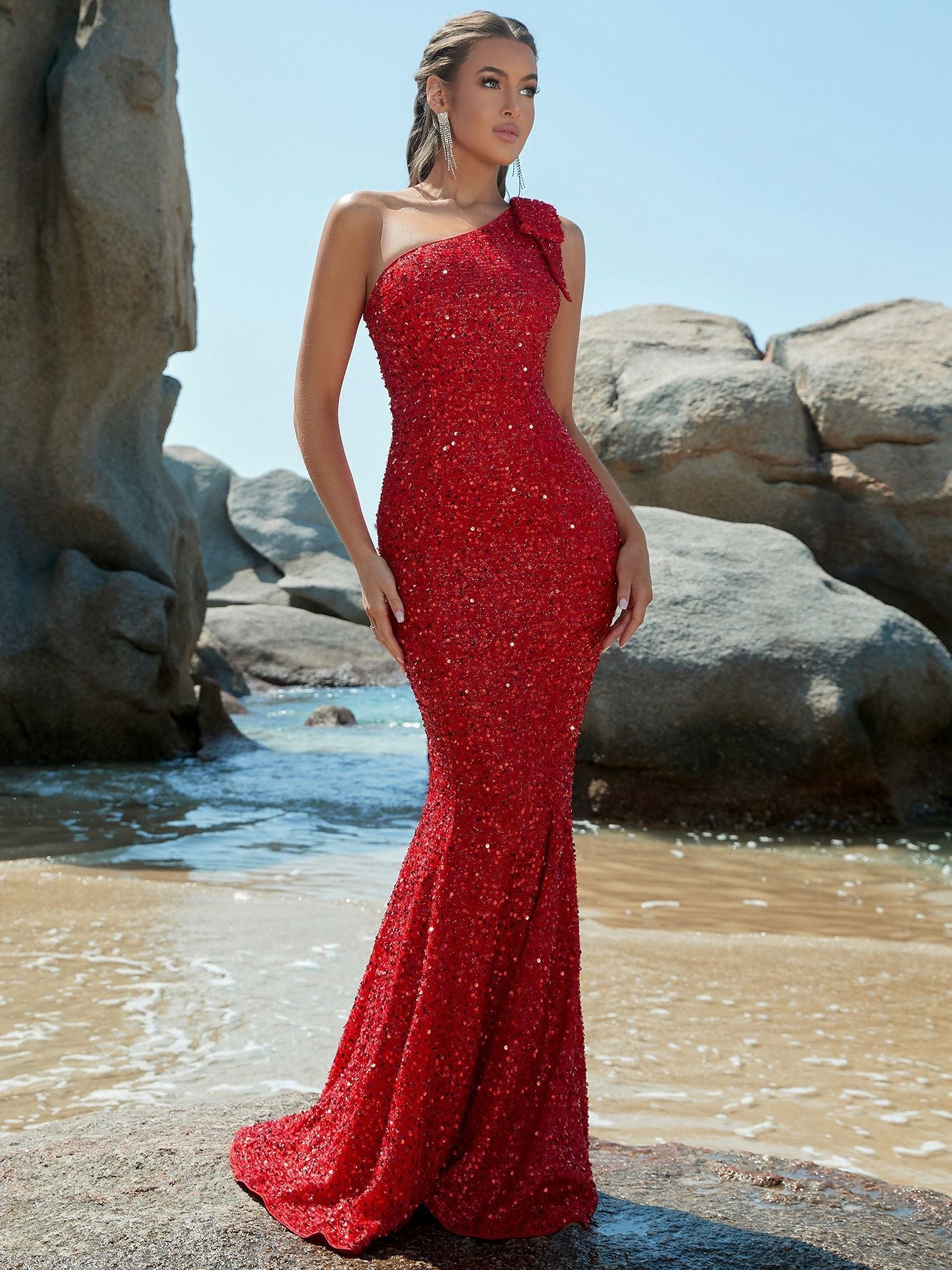 Beautifully Finished Dress in a Timeless Design