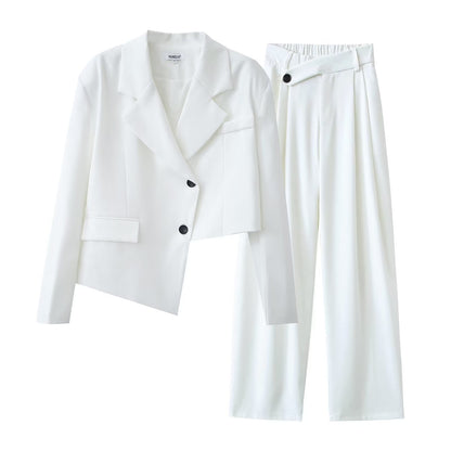 Well Tailored Pants with a Graceful Silhouette