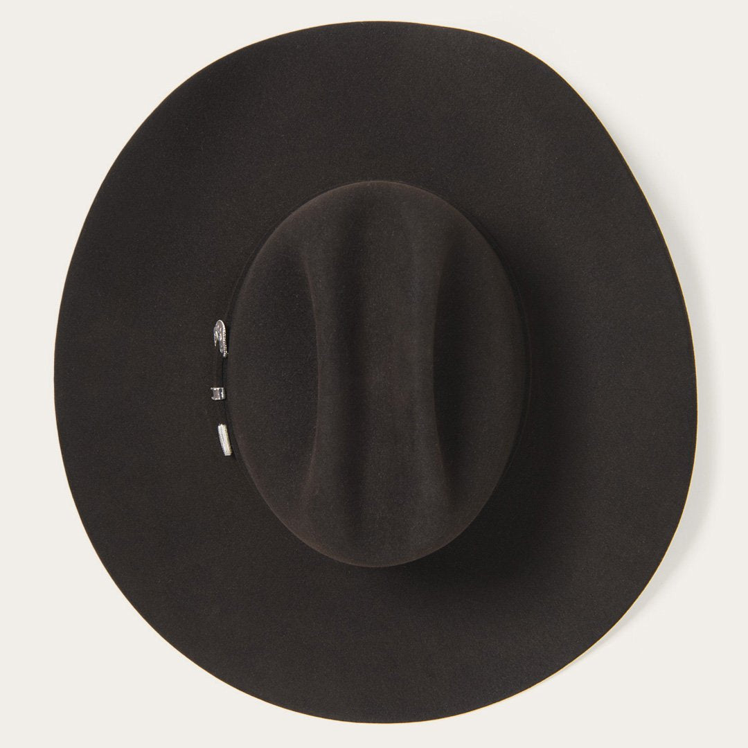 Well Tailored Garment with a Graceful Silhouette