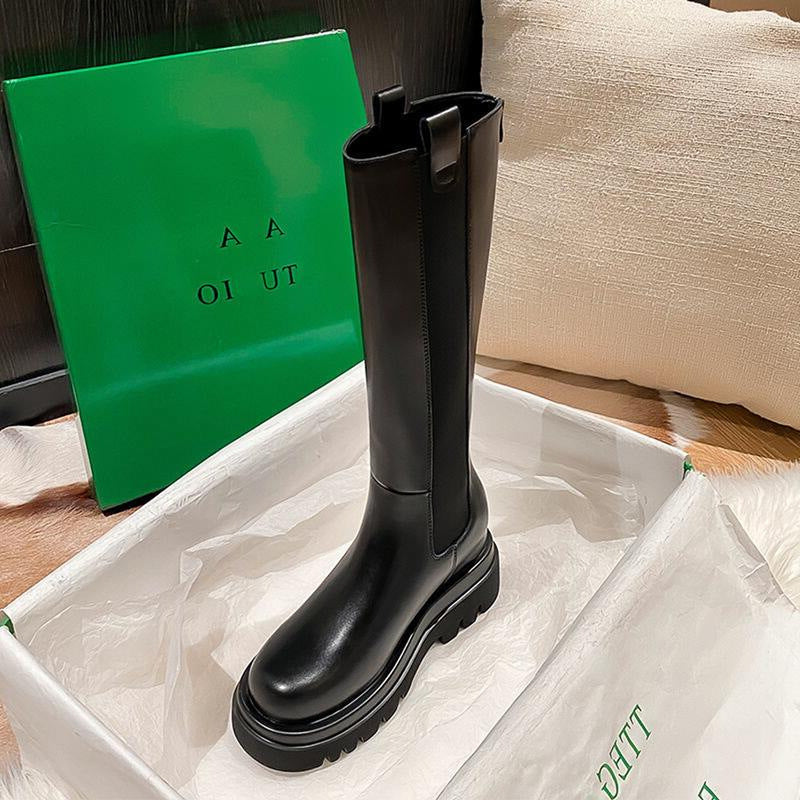 Beautifully Finished Boots in a Timeless Design