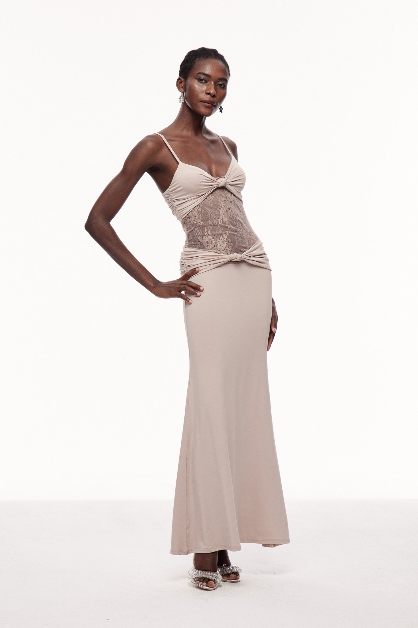 Beautifully Finished Dress in a Timeless Design