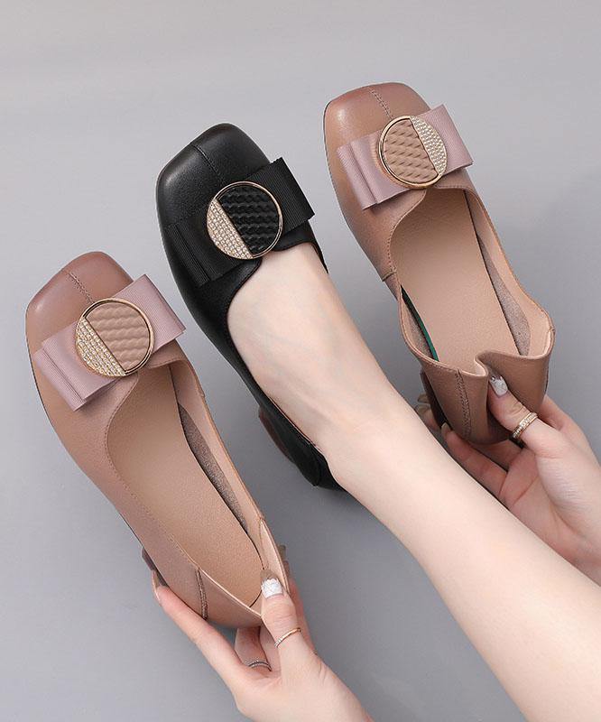 Effortlessly Elegant Shoes with a Timeless Design