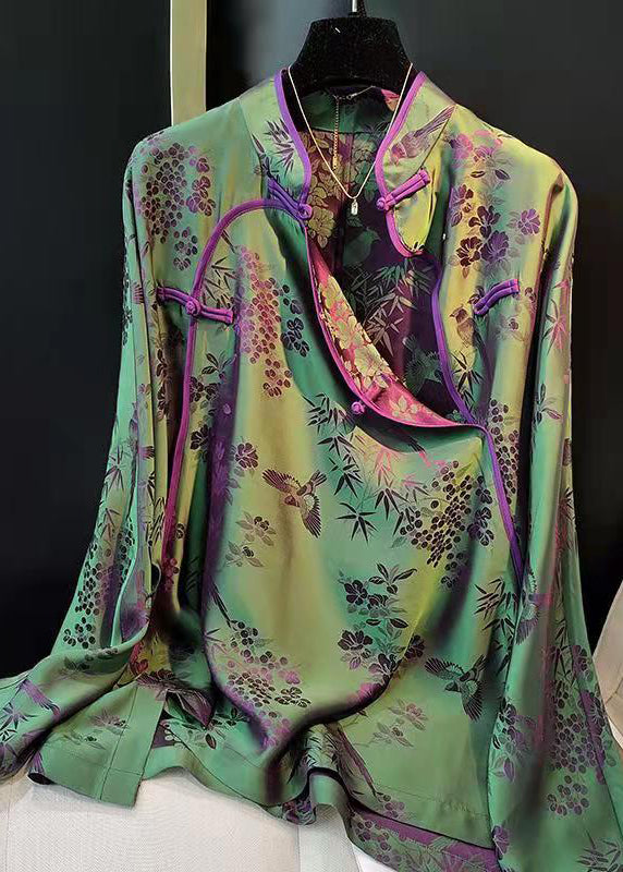 Classic Vintage Shirt with a Flattering Fit