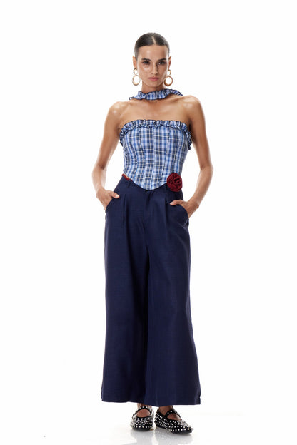 Effortlessly Elegant Pants with a Timeless Design