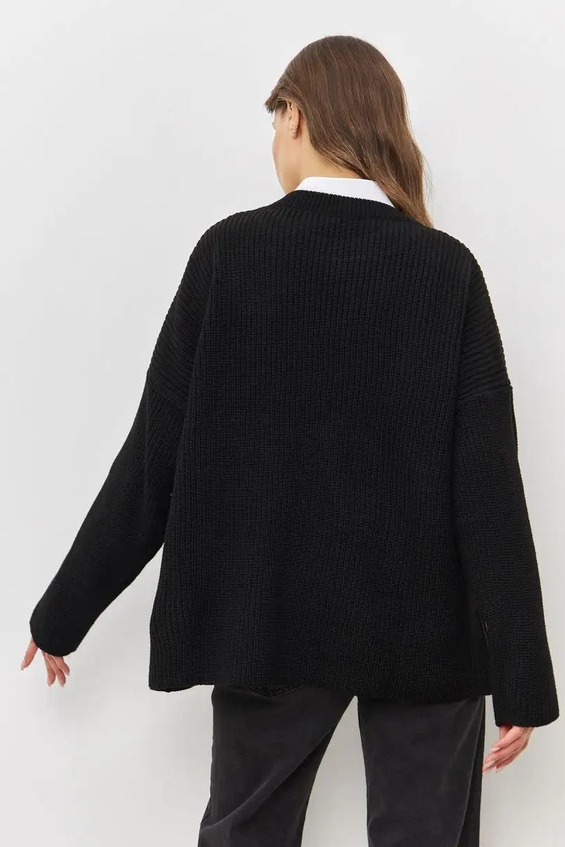 Effortlessly Elegant Sweater with a Timeless Design