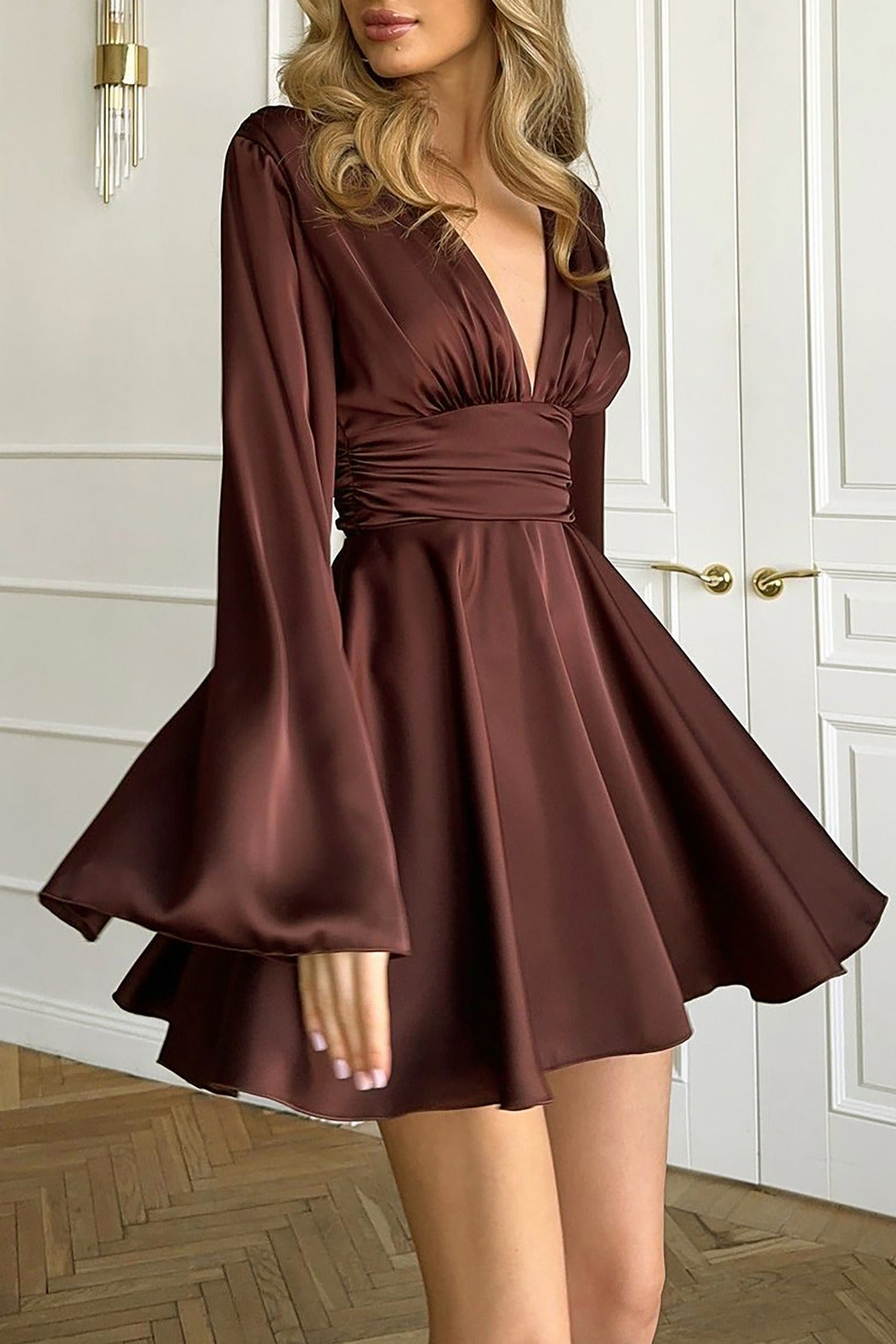 Beautifully Finished Dress in a Timeless Design