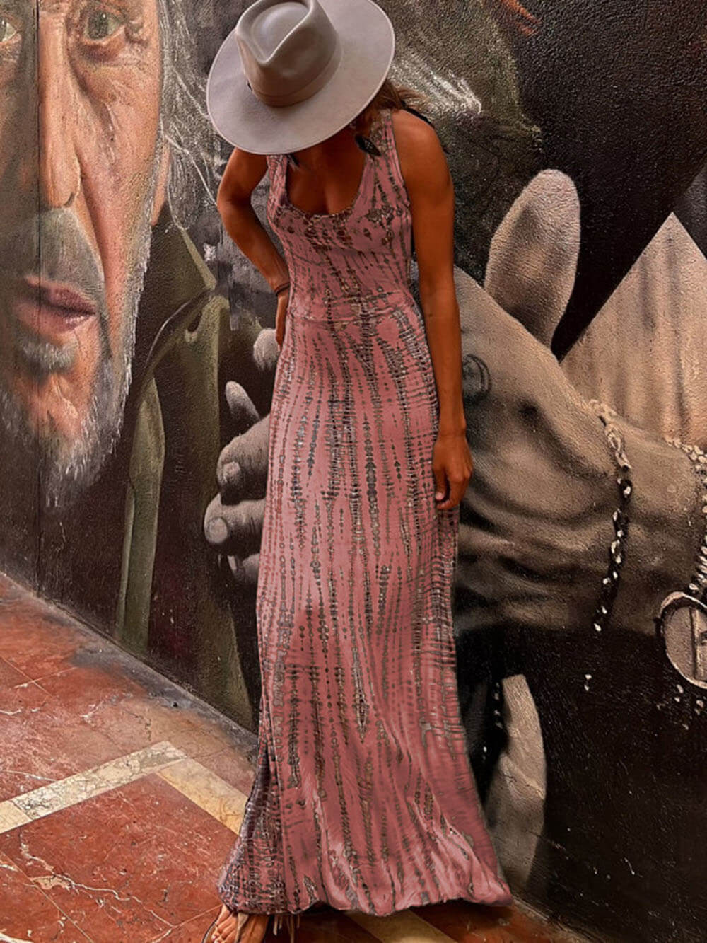 Well Tailored Dress with a Graceful Silhouette