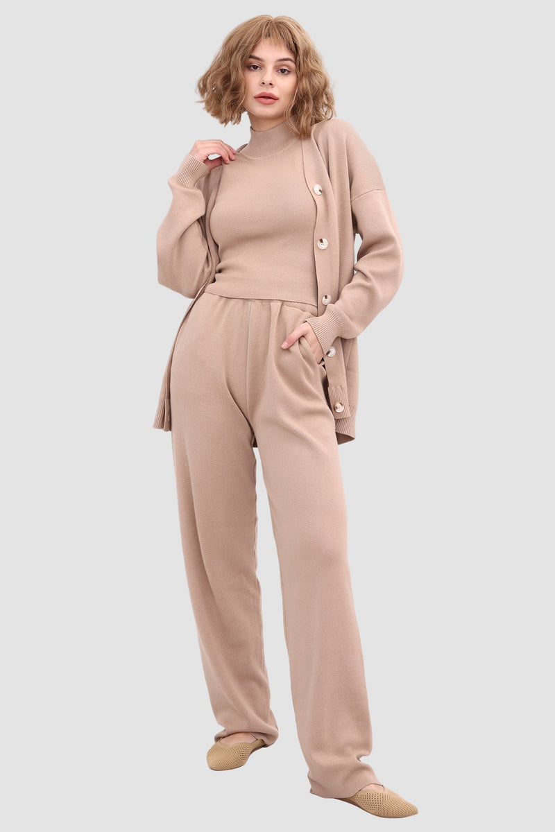 Elegantly Styled Pants for Everyday Wear