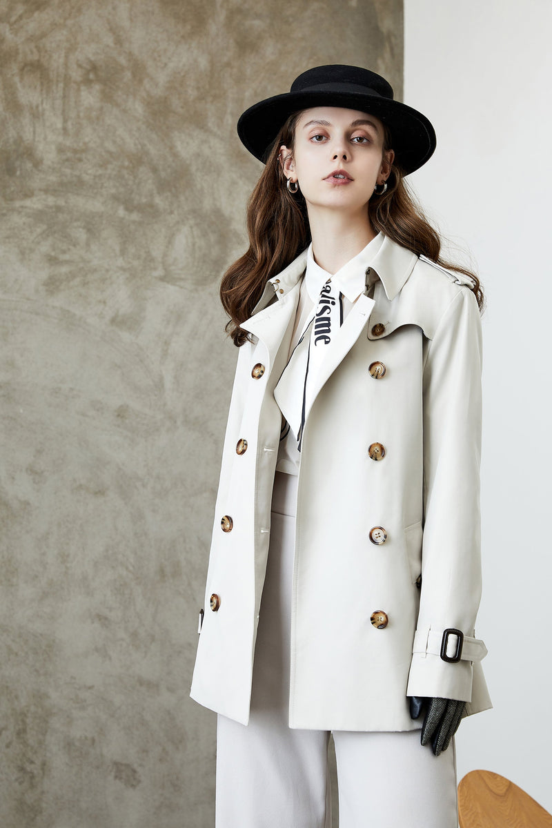 Well Tailored Coat with a Graceful Silhouette
