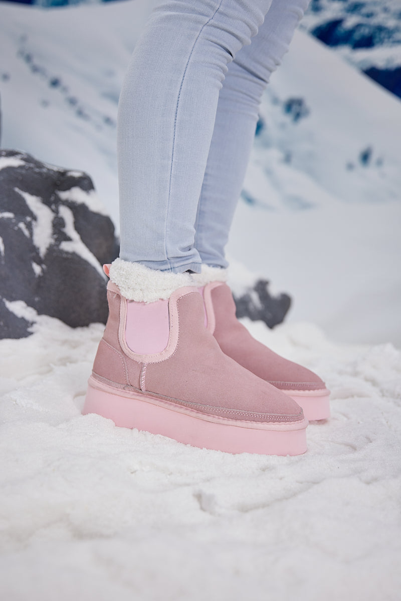 Beautifully Finished Boots in a Timeless Design