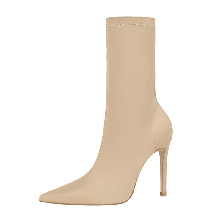 Beautifully Finished Boots in a Timeless Design