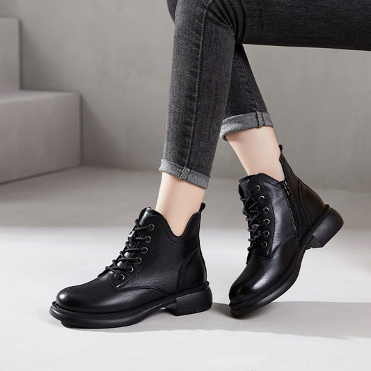 Effortlessly Elegant Boots with a Timeless Design