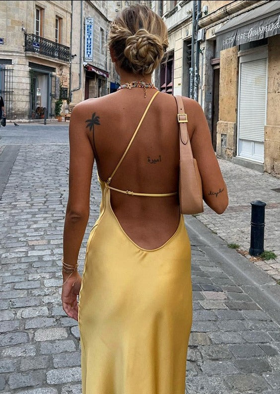 Gracefully Styled Dress for Any Occasion