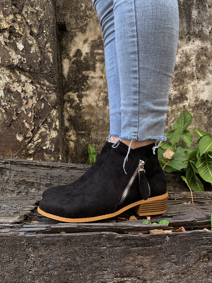 Polished Boots with an Effortless Classic Look