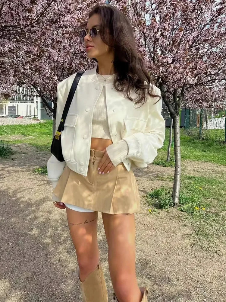 Effortlessly Elegant Jacket with a Timeless Design