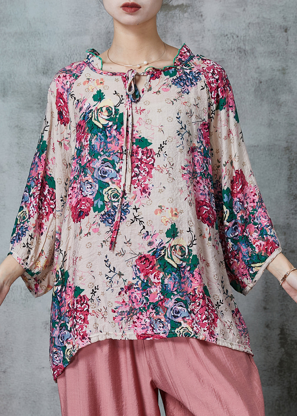 Well Tailored Blouse with a Graceful Silhouette