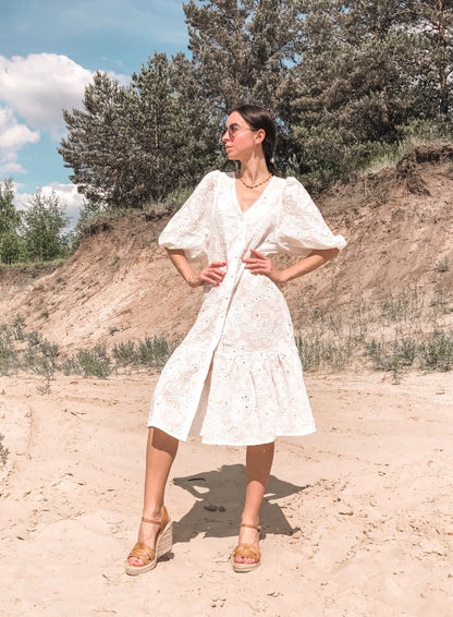 Beautifully Finished Dress in a Timeless Design