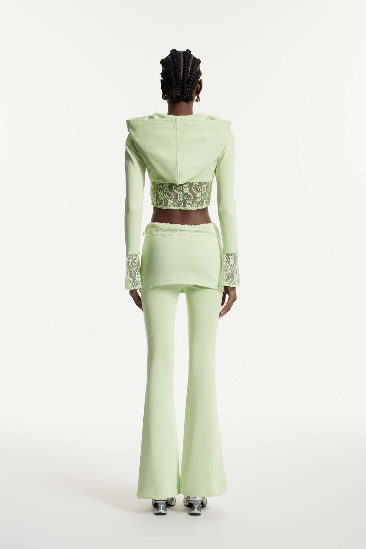 Well Tailored Pants with a Graceful Silhouette