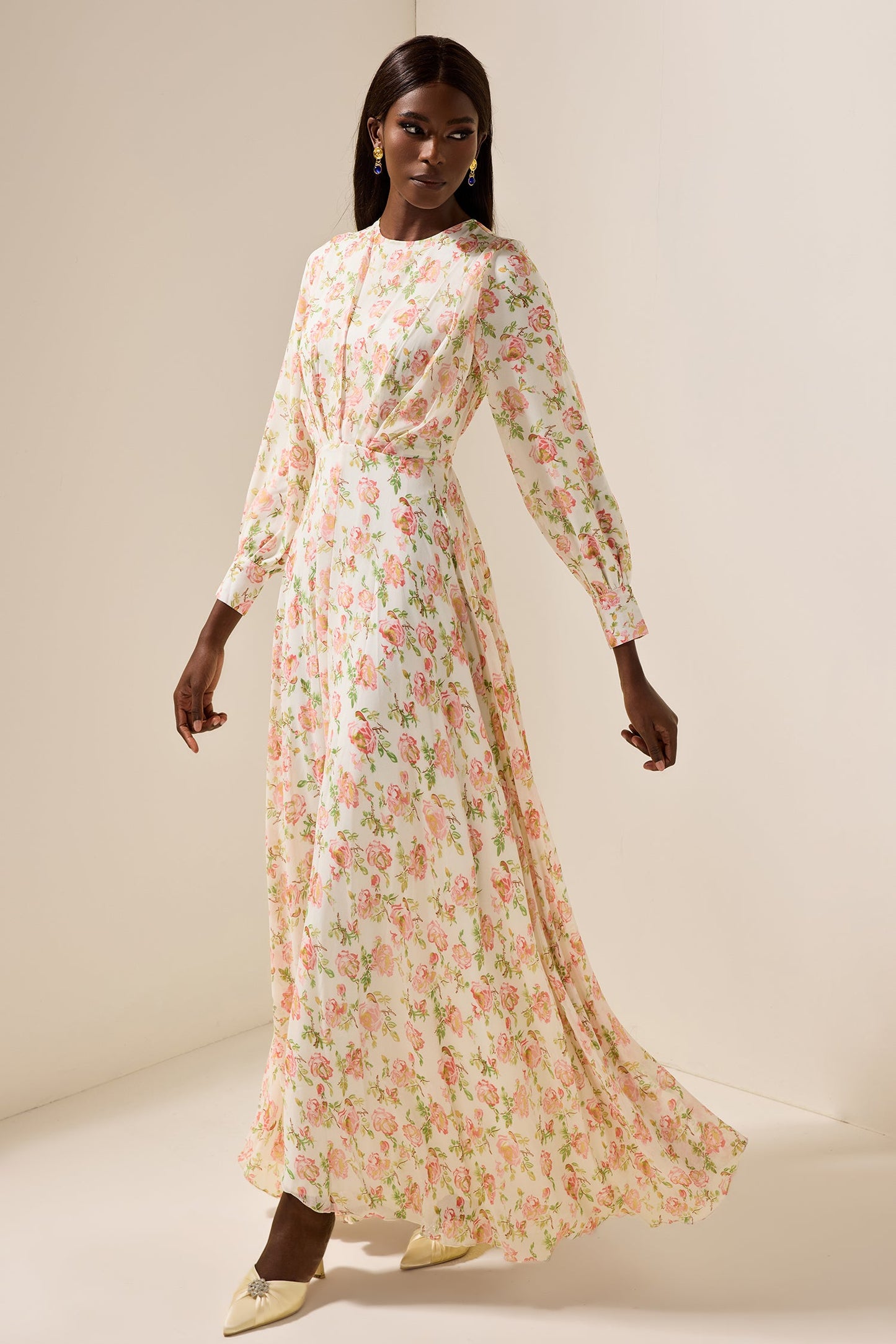 Beautifully Finished Dress in a Timeless Design
