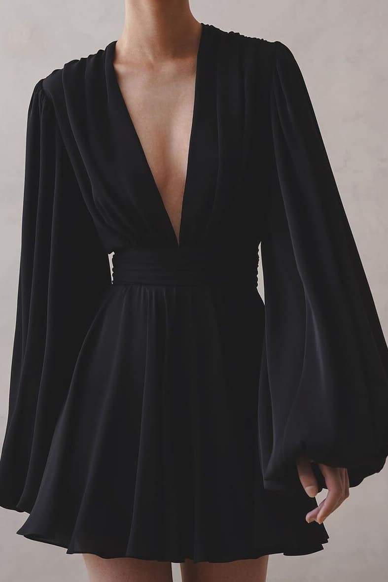 Beautifully Finished Dress in a Timeless Design