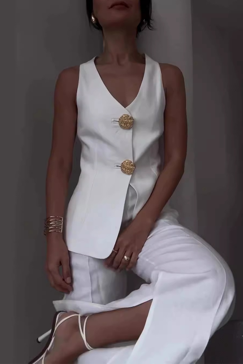 Sophisticated Garment with a Clean Classic Look
