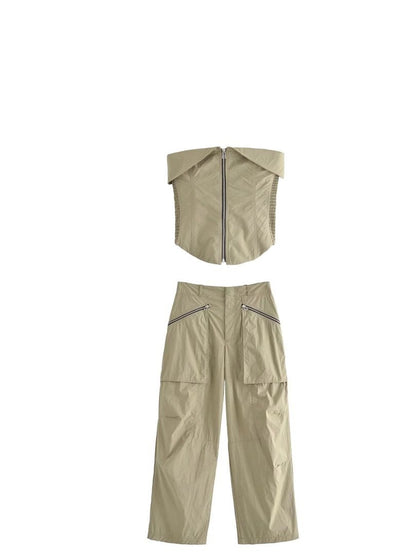 Effortlessly Elegant Pants with a Timeless Design