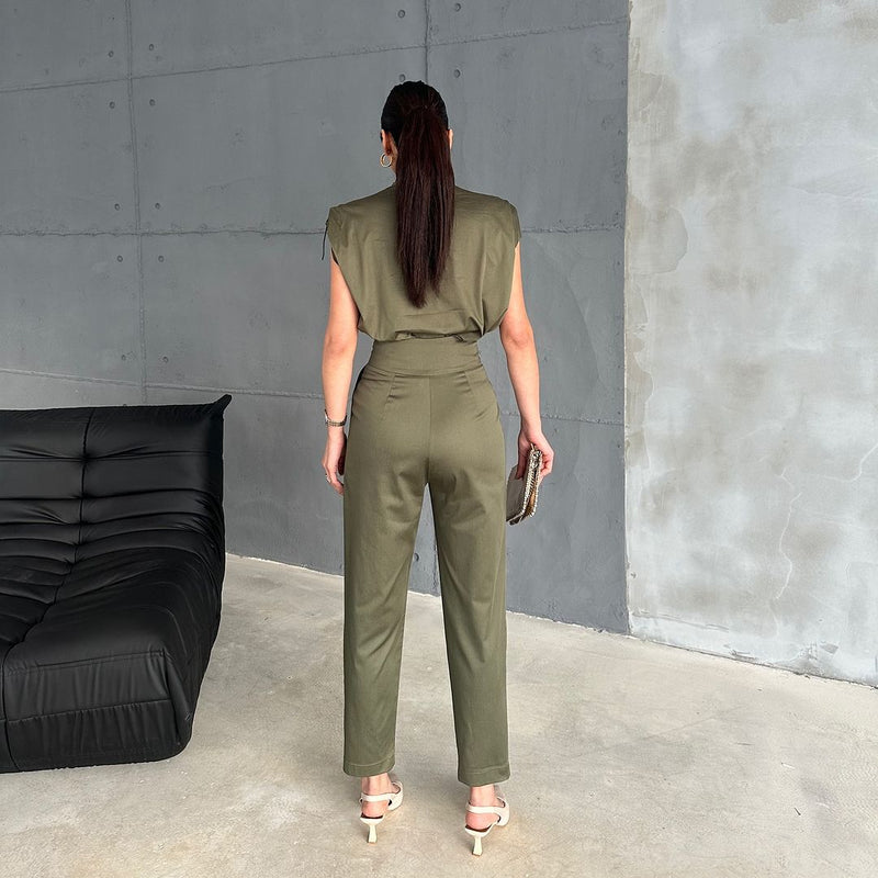 Effortlessly Elegant Garment with a Timeless Design