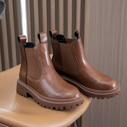 Effortlessly Elegant Boots with a Timeless Design