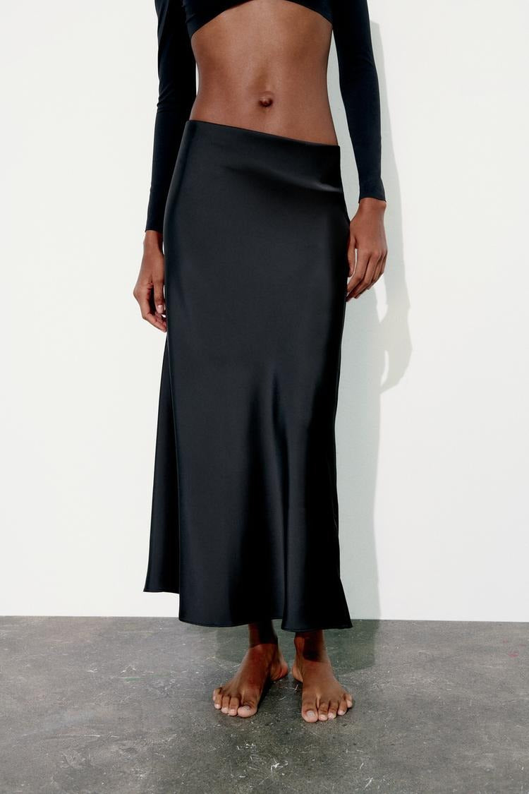 Gracefully Styled Garment for Any Occasion
