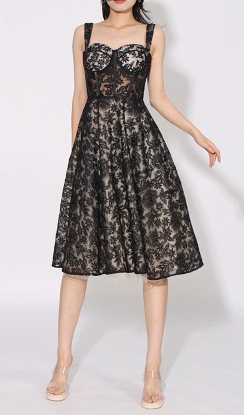 Effortlessly Elegant Dress with a Timeless Design