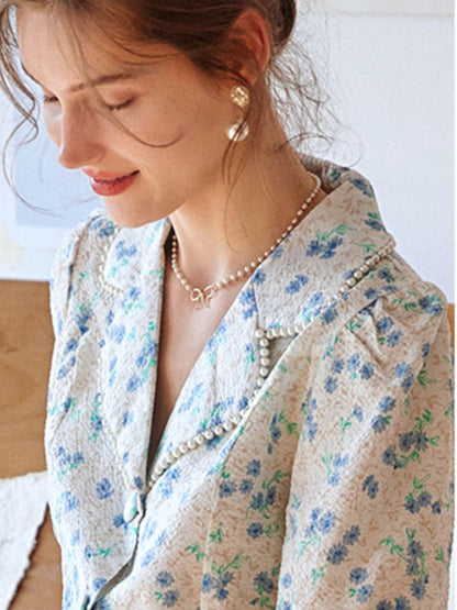 Effortlessly Elegant Top with a Timeless Design