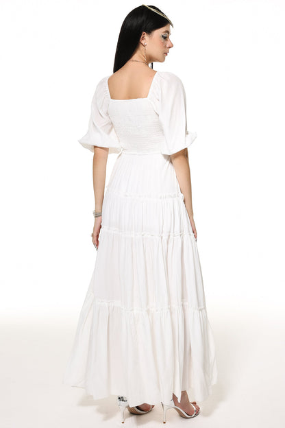 Well Tailored Dress with a Graceful Silhouette