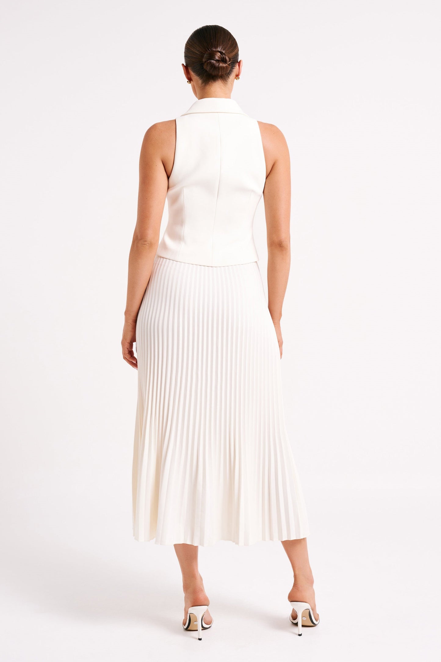 Gracefully Styled Garment for Any Occasion