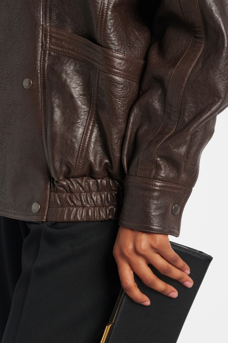 Well Tailored Jacket with a Graceful Silhouette