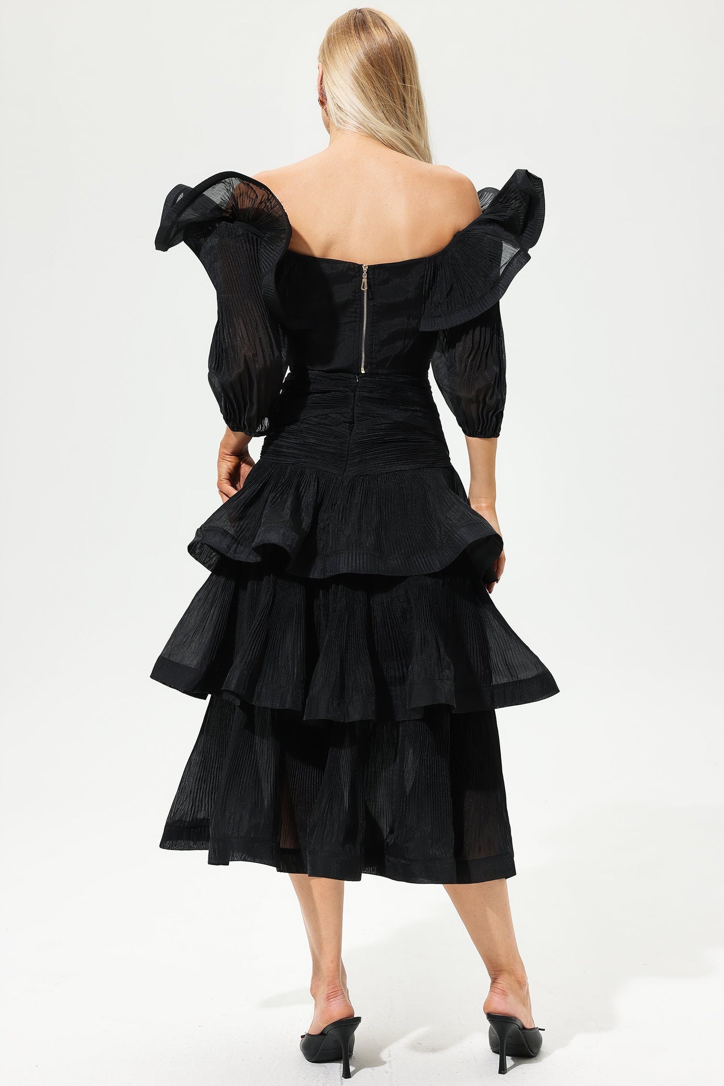 Gracefully Styled Dress for Any Occasion
