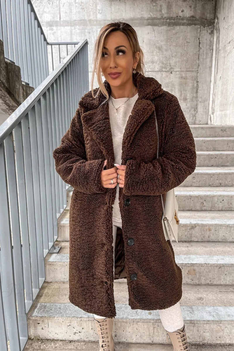 Beautifully Finished Coat in a Timeless Design