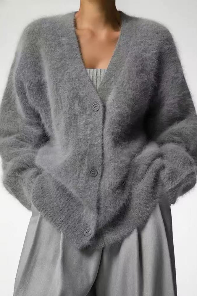 Well Tailored Cardigan with a Graceful Silhouette