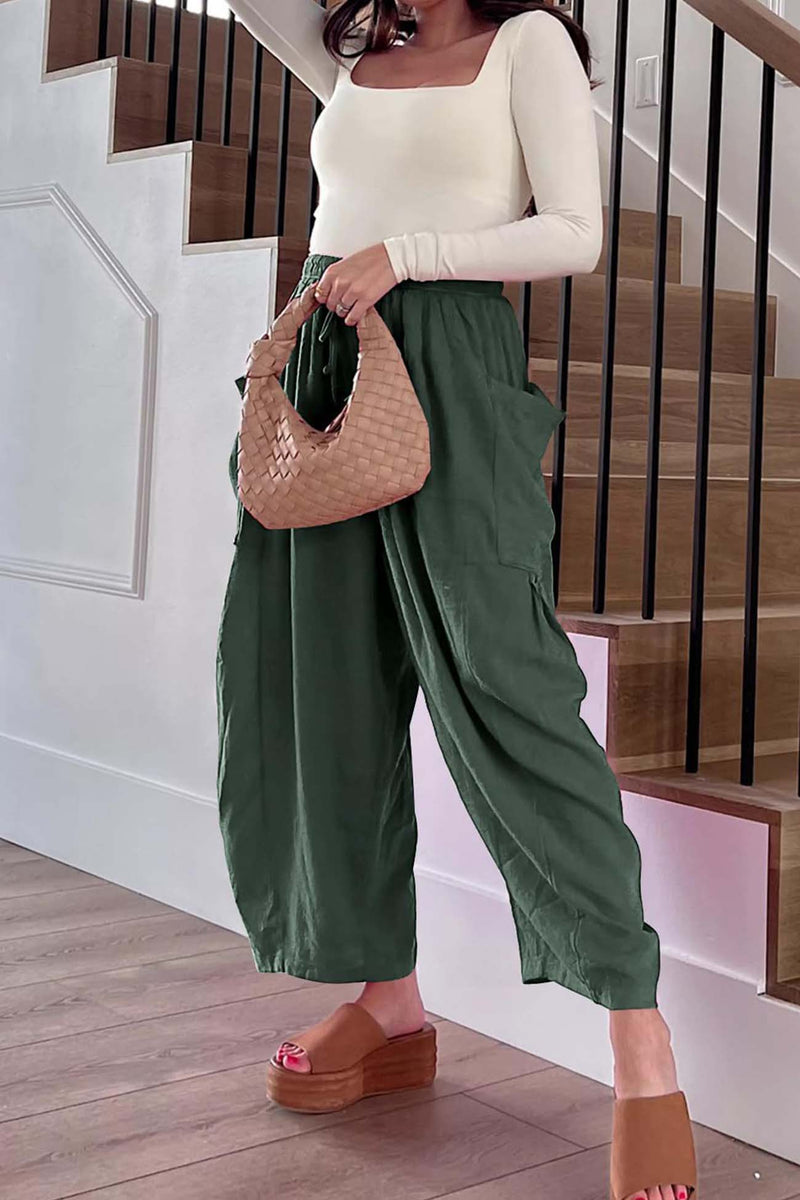 Effortlessly Elegant Pants with a Timeless Design
