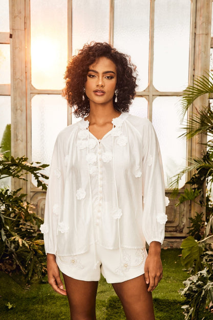 Classic Vintage Blouse with a Flattering Fit