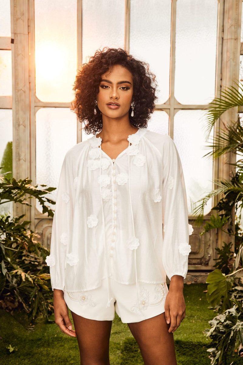 Classic Vintage Blouse with a Flattering Fit