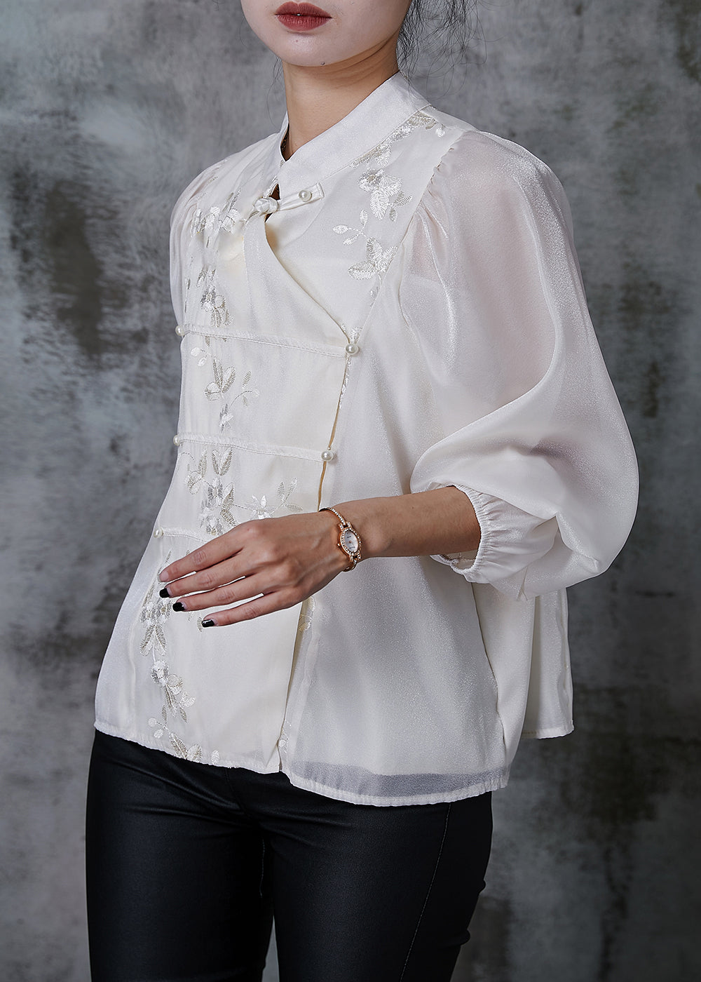 Beautifully Crafted Blouse in a Classic Style