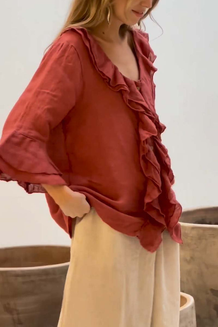 Effortlessly Elegant Top with a Timeless Design