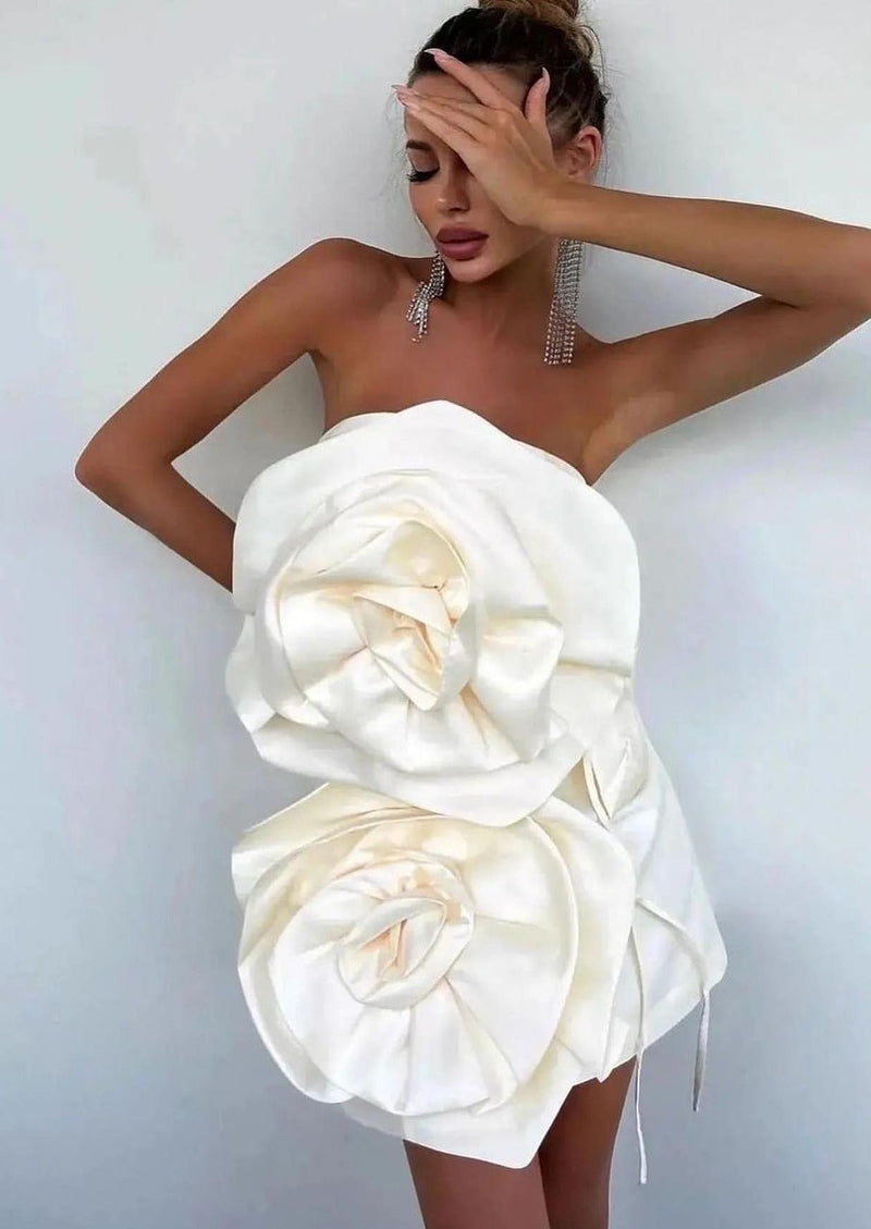 Well Tailored Dress with a Graceful Silhouette