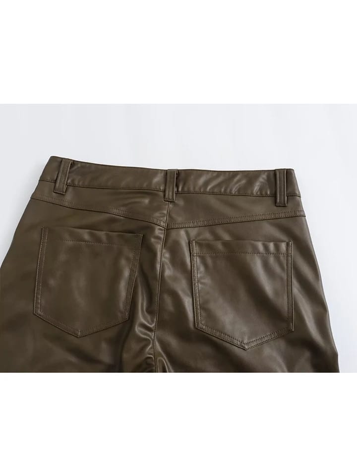 Sophisticated Pants with a Clean Classic Look