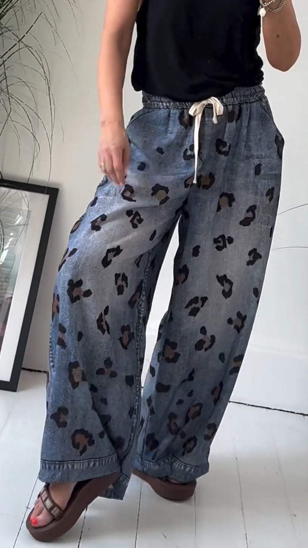 Effortlessly Elegant Trousers with a Timeless Design