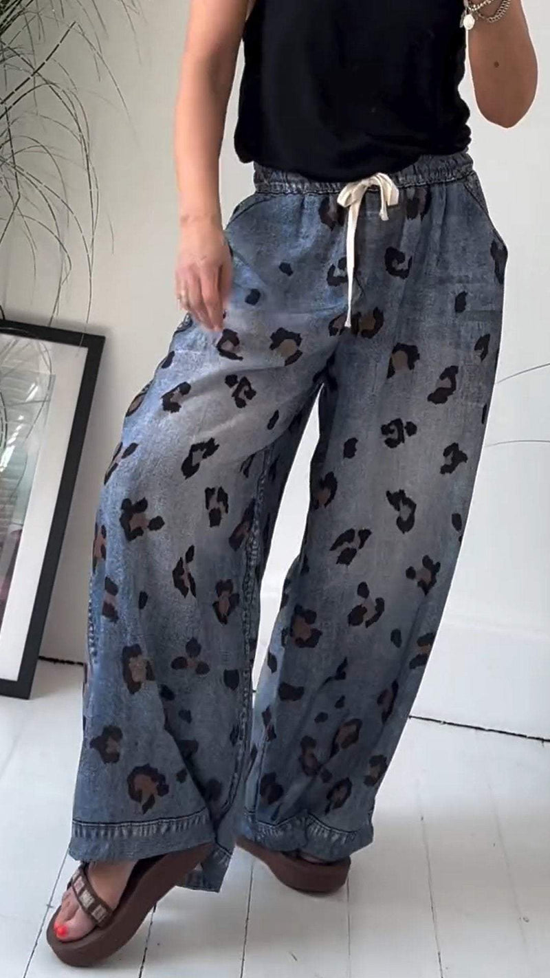 Effortlessly Elegant Trousers with a Timeless Design