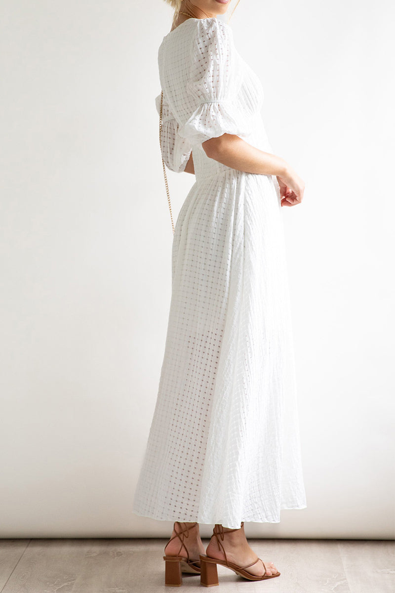 Well Tailored Dress with a Graceful Silhouette