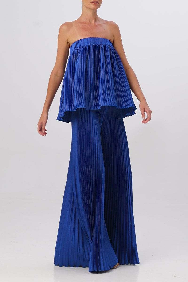 Sophisticated Garment with a Clean Classic Look