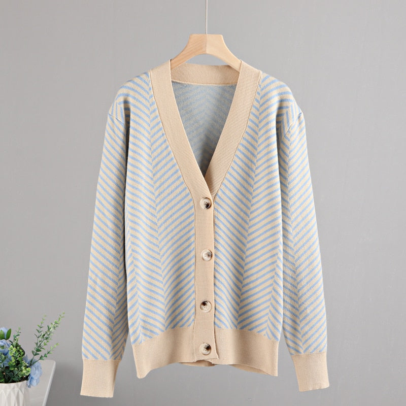 Elegantly Styled Cardigan for Everyday Wear