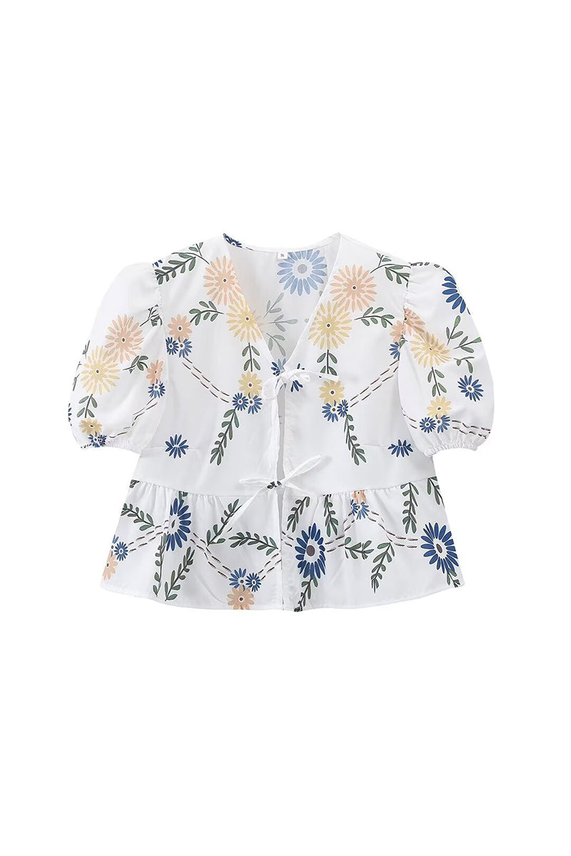 Effortlessly Elegant Blouse with a Timeless Design